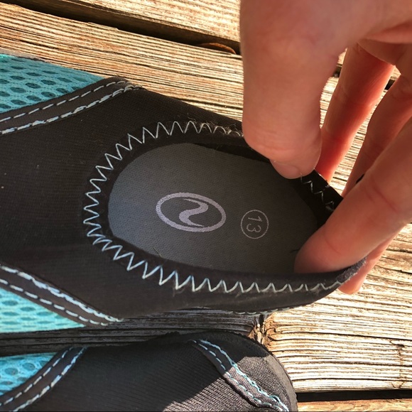 Water shoes!!! 🐸 💦 🌺 🌱 💧 - Picture 4 of 6